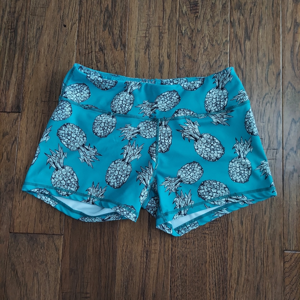 Born primitive shorts pineapple